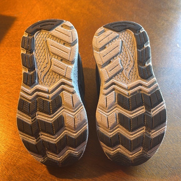 Saucony Ride 10 Jr sneakers size 8.5M Toddler size navy and green - Picture 3 of 6